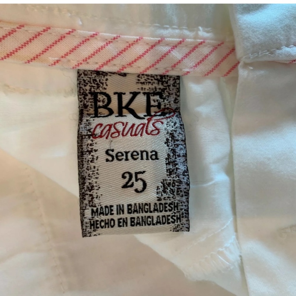**SOLD** BKE Buckle Serena White Bermuda Shorts - Picture 4 of 4